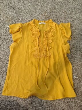 Women’s Yellow Lace-Trim Ruffle Sleeve Top